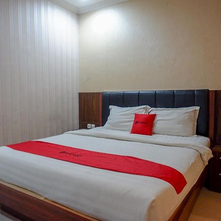 Reddoorz Plus At Grand Pacifik Hotel Makassar Exteriör bild