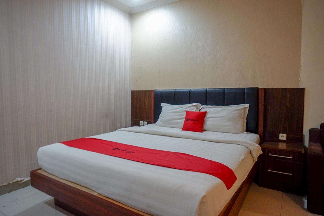 Reddoorz Plus At Grand Pacifik Hotel Makassar Exteriör bild