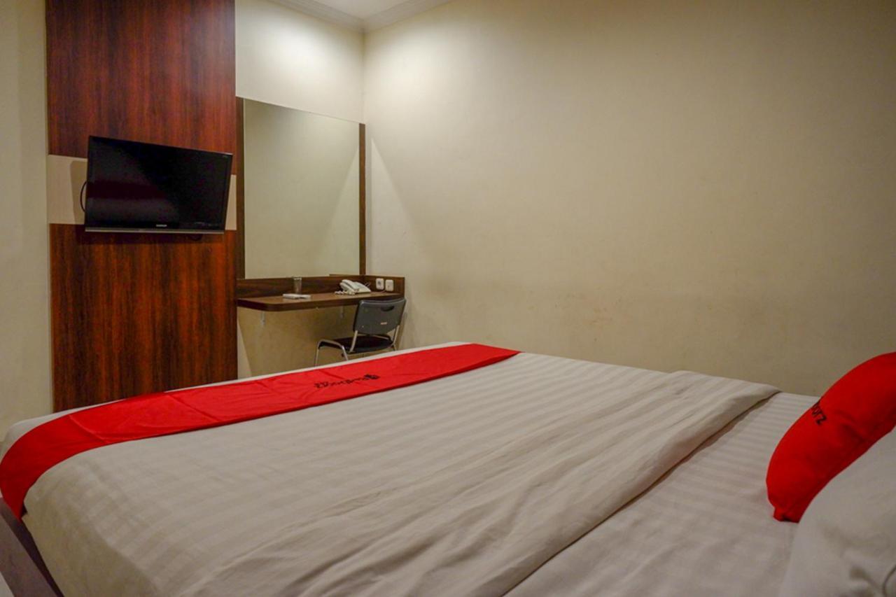 Reddoorz Plus At Grand Pacifik Hotel Makassar Exteriör bild