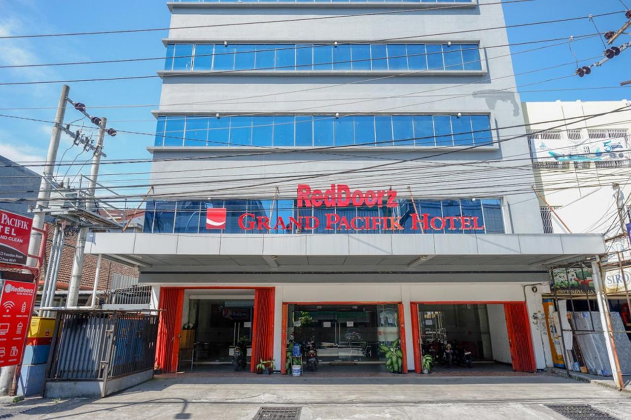 Reddoorz Plus At Grand Pacifik Hotel Makassar Exteriör bild