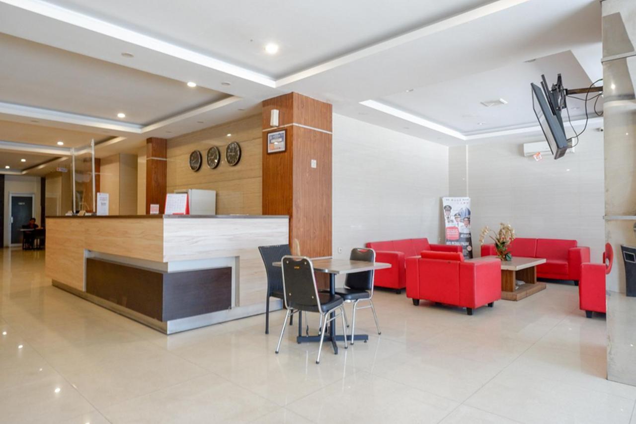 Reddoorz Plus At Grand Pacifik Hotel Makassar Exteriör bild