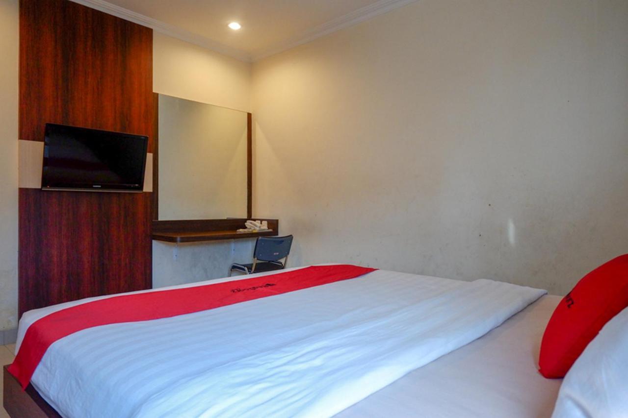 Reddoorz Plus At Grand Pacifik Hotel Makassar Exteriör bild