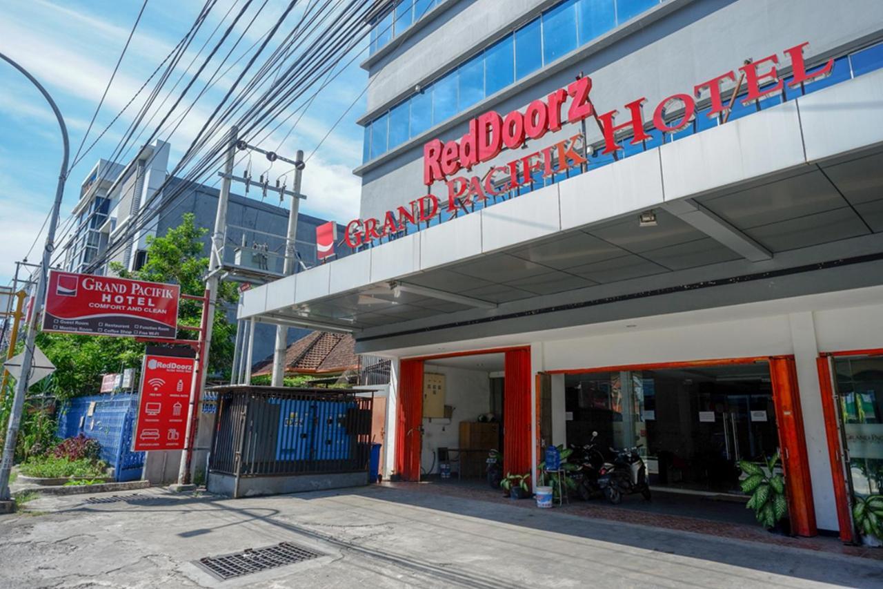 Reddoorz Plus At Grand Pacifik Hotel Makassar Exteriör bild