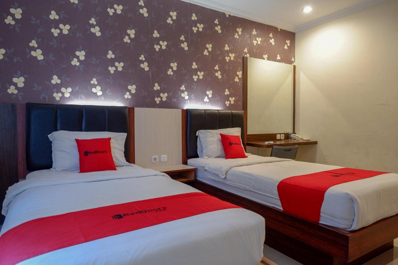 Reddoorz Plus At Grand Pacifik Hotel Makassar Exteriör bild