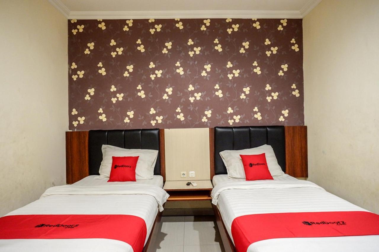 Reddoorz Plus At Grand Pacifik Hotel Makassar Exteriör bild