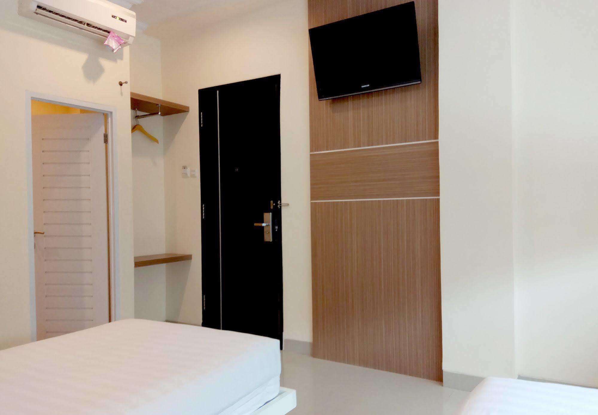 Reddoorz Plus At Grand Pacifik Hotel Makassar Exteriör bild